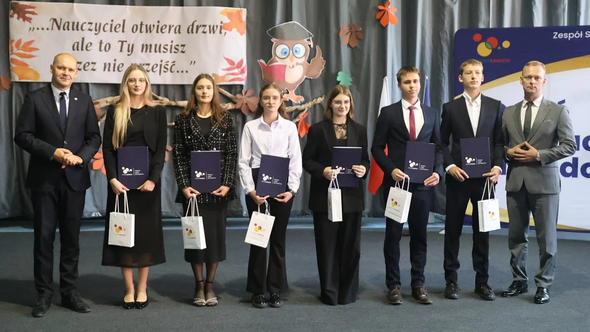 Powiatowy Dzień Edukacji Narodowej w ZS im. Jana Pawła II w Rawiczu