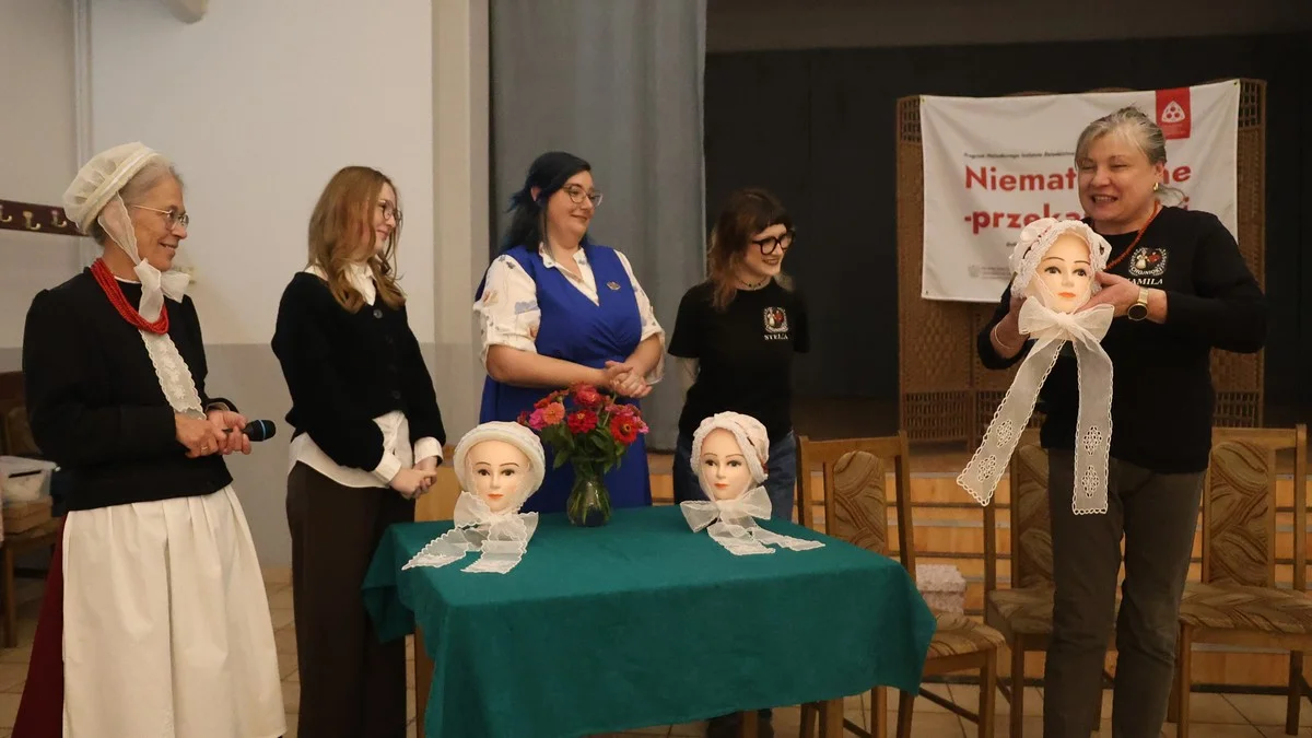 Zakończenie projektu "Babcia robi czepek, a jo jej pomogom" w Chojnie